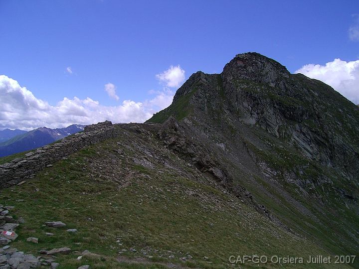 MM_2007-07-02_13-05-30_R Jour 2. Toesca > Selleries.  Une antécime de la pointe sud d'Orsiera (?) vue du col d'Orsiera