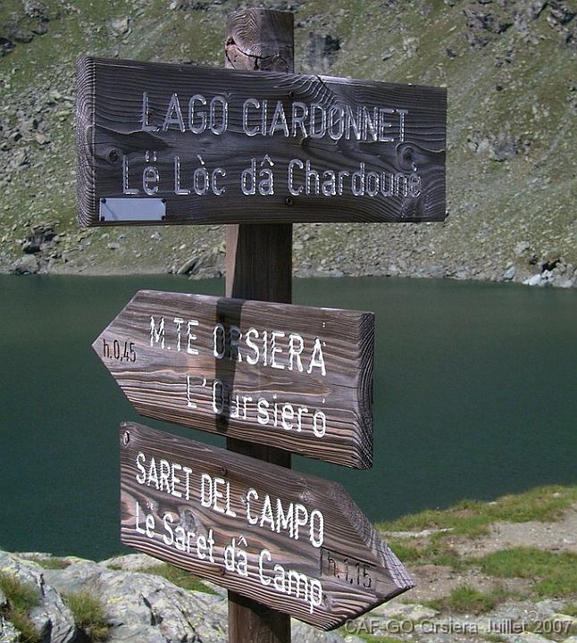 MM_2007-07-02_16-22-46_R Jour 2. Toesca > Selleries. Panneaux au bord du Lac Ciardone