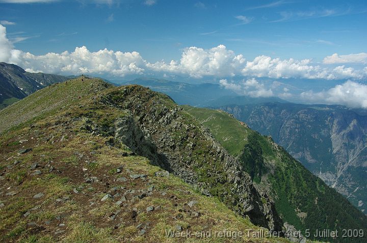 IMGP8020 Grand Galbert:
Vue depuis le sommet le plus loign vers les autres sommets et le Taillefer.
